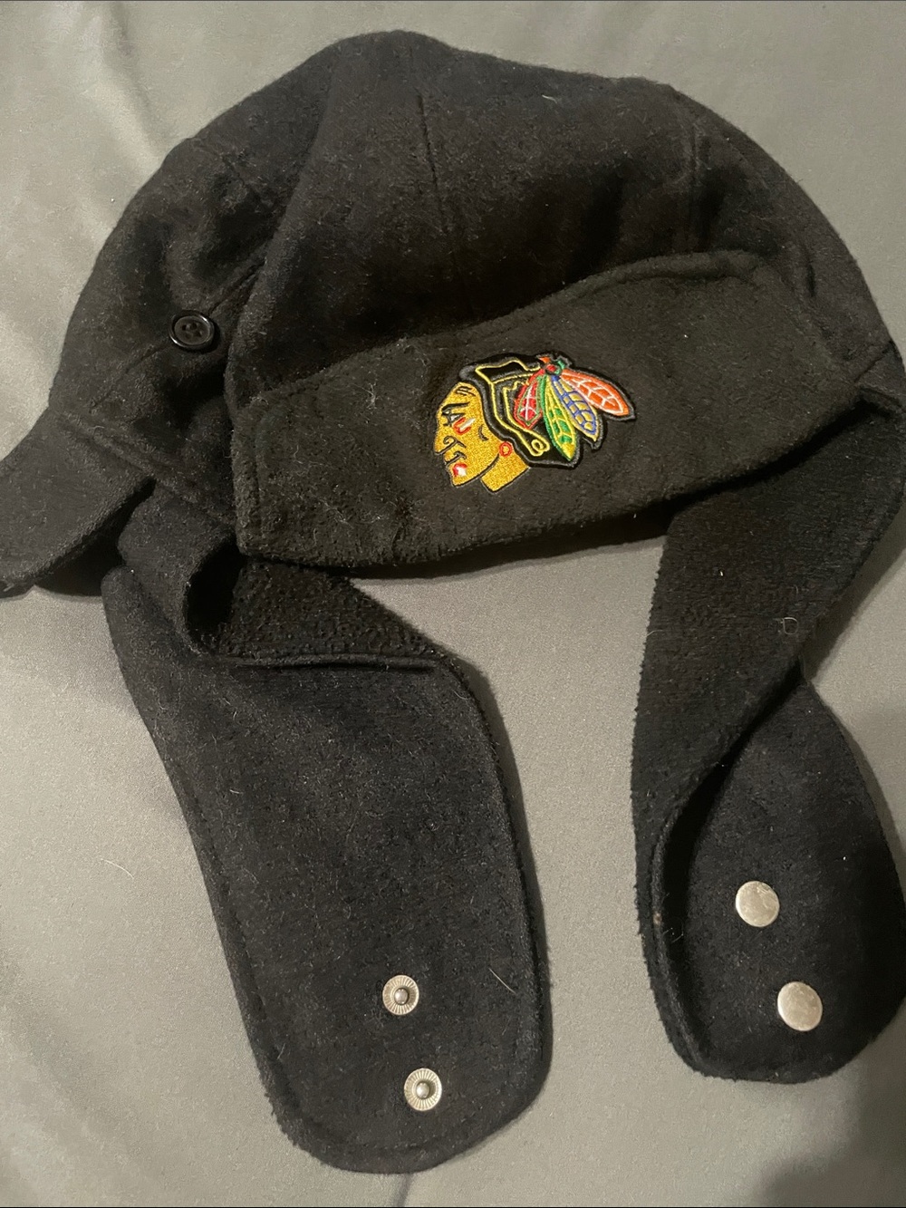 New Era Black Fleece Trapper Hat with Embroidered Chicago Blackhawks Logo - Picture 2 of 3